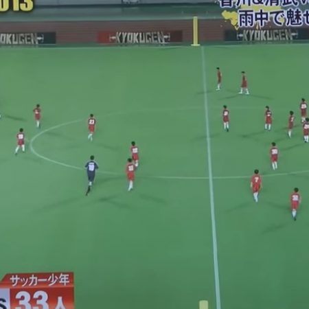 2 Επαγγελματίες ποδοσφαιριστές εναντίον 55 παιδιών σε αγώνα (video)