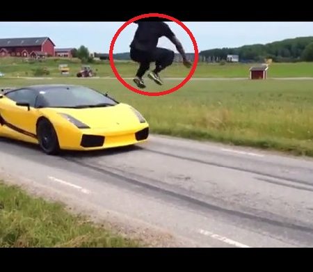 VIDEO: Πήδηξε πάνω από μια Lamborghini που πήγαινε με 130 km/h