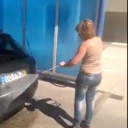 Αυτό θα πει βαθύς καθαρισμός αυτοκινήτου… (βίντεο)