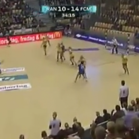 Ένα διαφορετικό στιγμιότυπο πτώσης σε γυναικείο Handball (βίντεο)