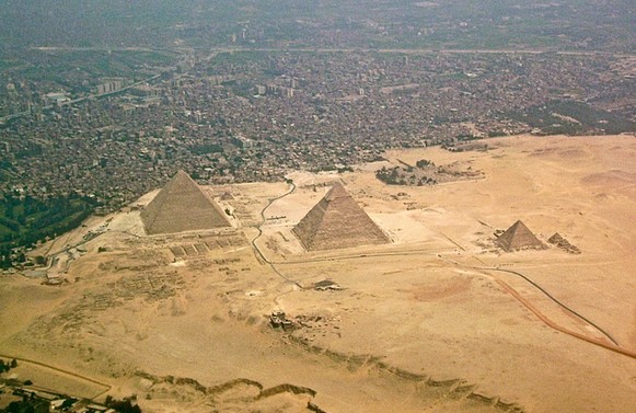 theories gia piramides