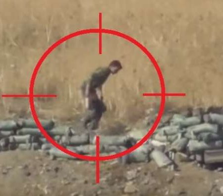 Αρμένιος ελεύθερος σκοπευτής τραβάει βίντεο όταν σκοτώνει!