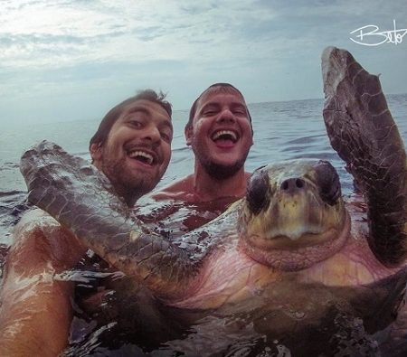 21 Απίστευτες selfies με ζώα που ποζάρουν στον φακό!