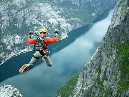 Τα 10 πιο επικίνδυνα μέρη για να κάνεις bungee jumping!